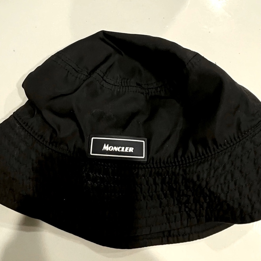 MONCLER BUCKET HAT